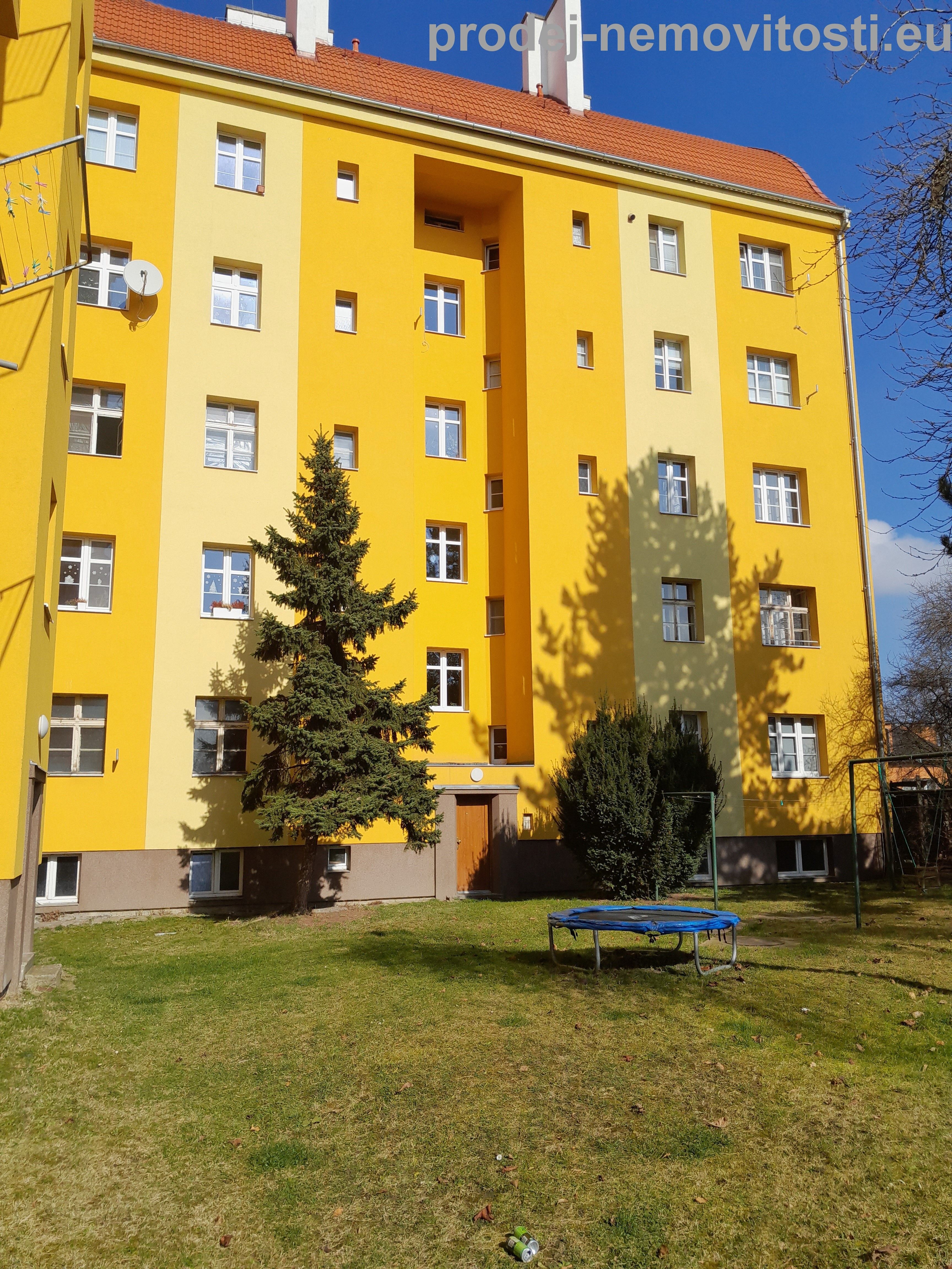 Prodej byt 1+1 - Dukelská, Žatec, 40 m²