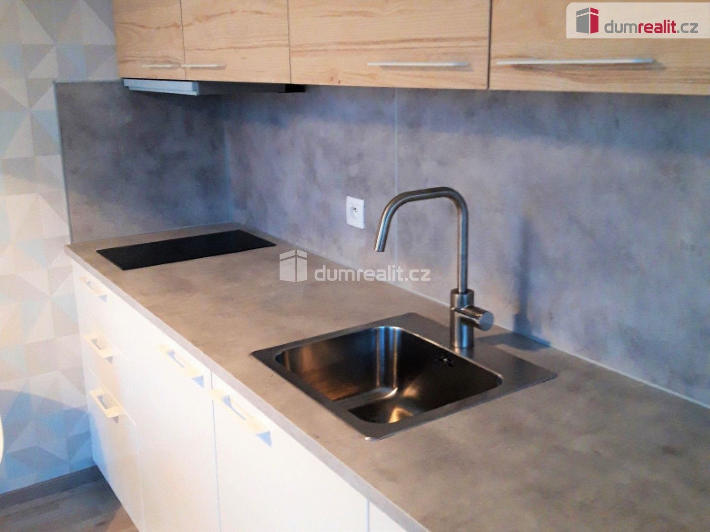 Pronájem byt 1+kk - Strnadových, Praha, 33 m²