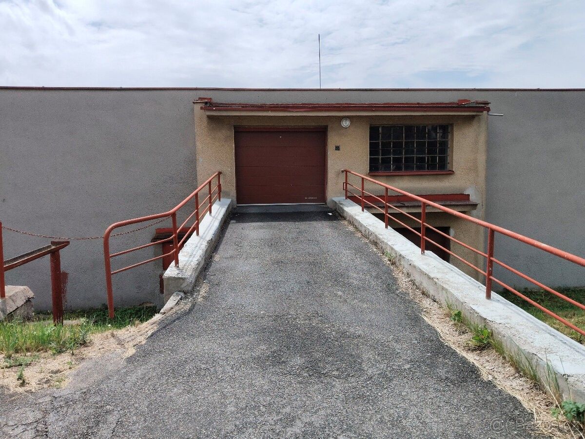 Garáže, Praha, 161 00