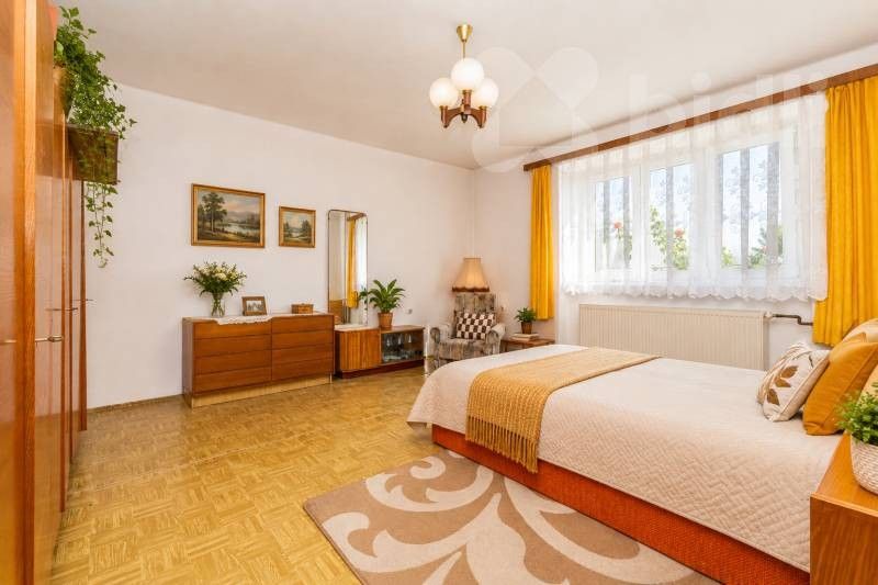 Prodej rodinný dům - Okřesaneč, 279 m² - 5