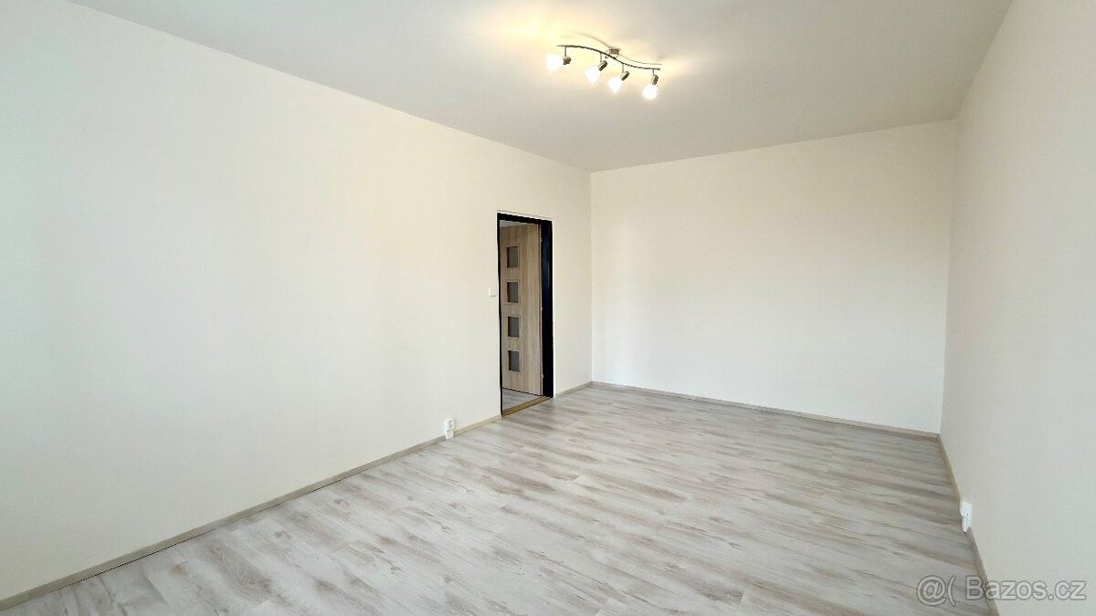 Pronájem byt - Chodov u Karlových Var, 357 35