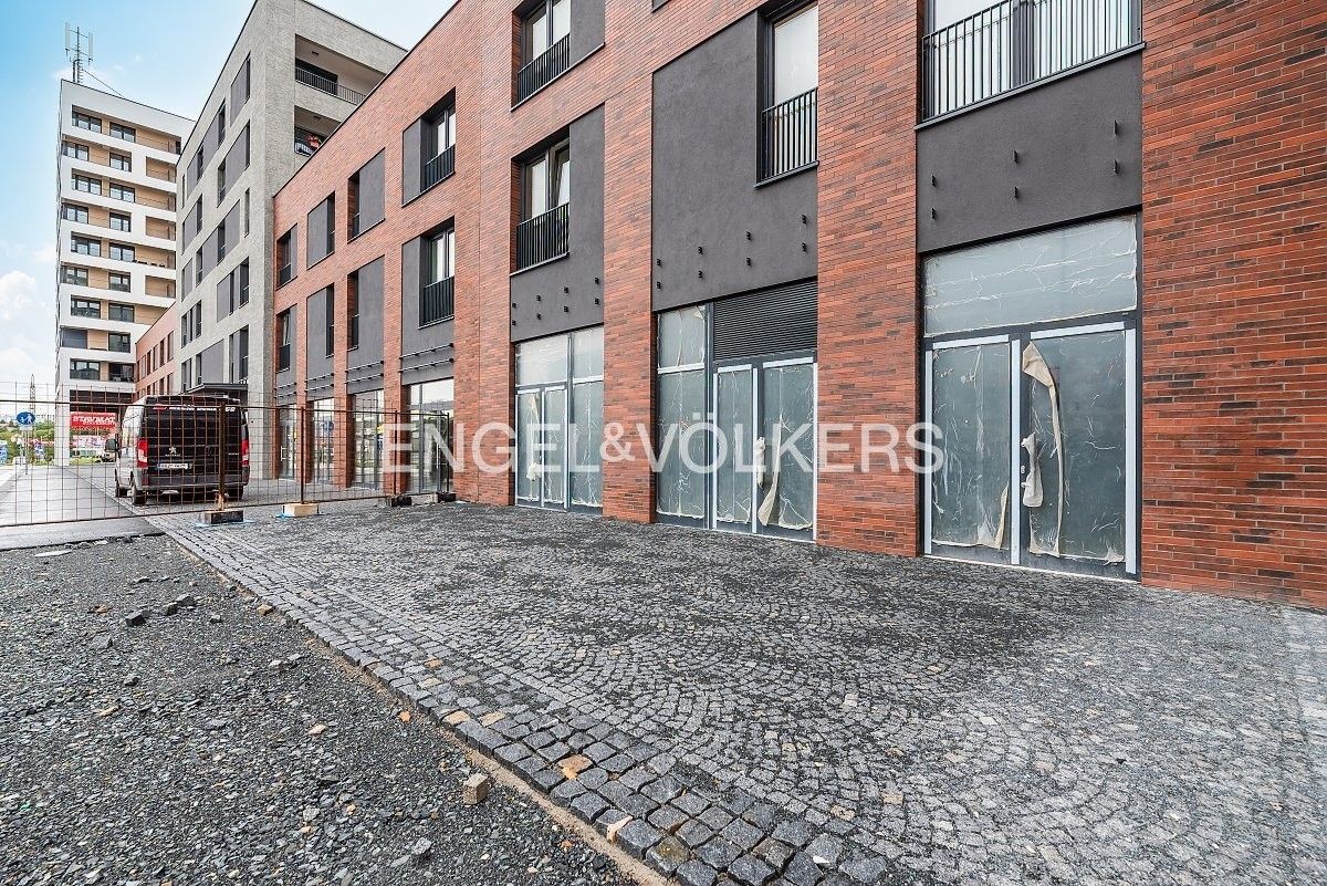 Pronájem obchodní prostory - Poděbradská, Praha, 291 m²