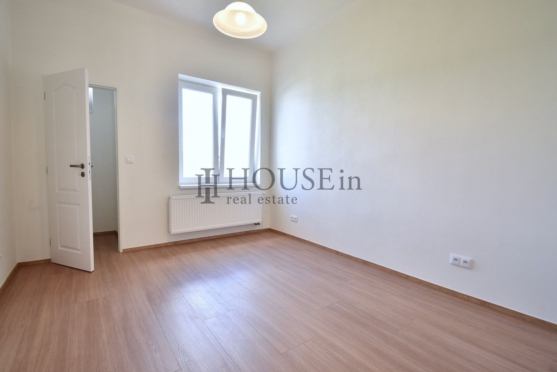 Byt 2+kk · 37 m² · Vnější, Praha - 3