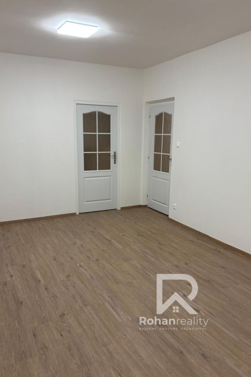 Pronájem byt 2+1 - U krbu, Praha, 55 m²