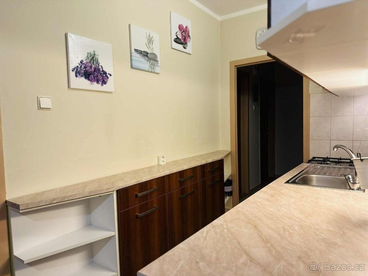 Pronájem byt - Valašské Meziříčí, 757 01