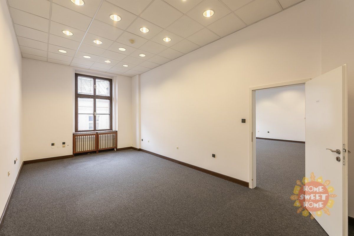 Pronájem kancelář - Politických vězňů, Praha, 256 m²