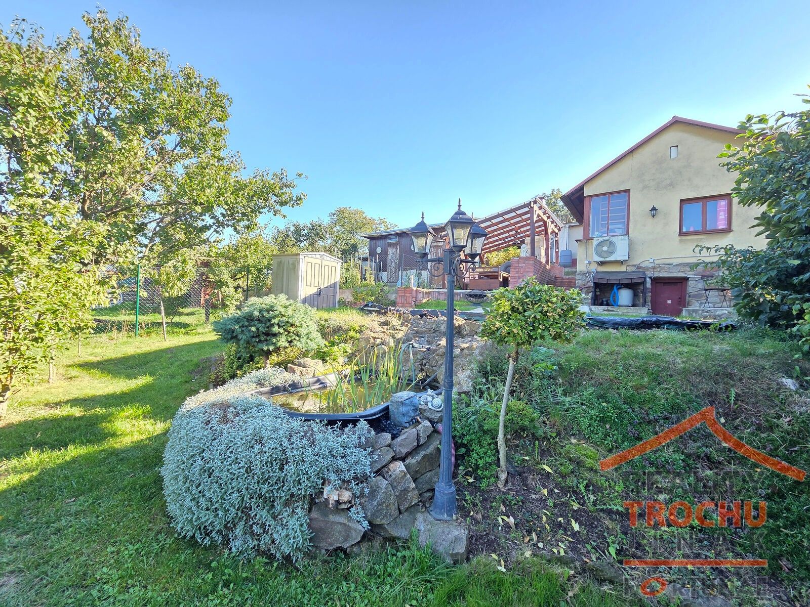 Chaty, Chvaletice, 450 m² - 1