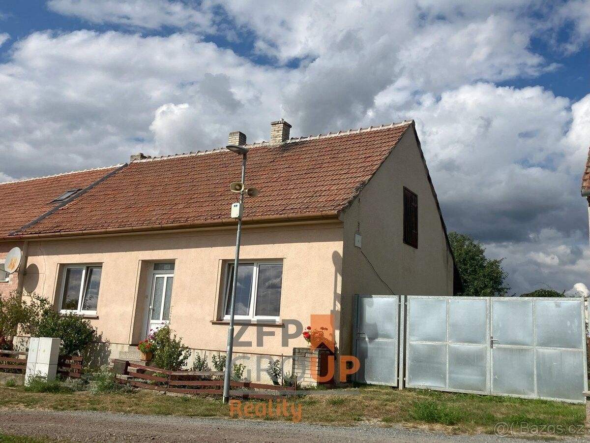 Rodinné domy, Březník, 675 74 - 2