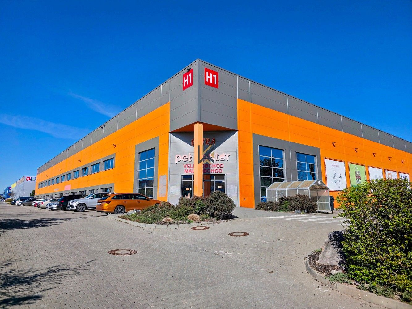 Pronájem kancelář - Praha - Horní Počernice, okres Praha 20, Hlavní město Praha, 358 m² - 1