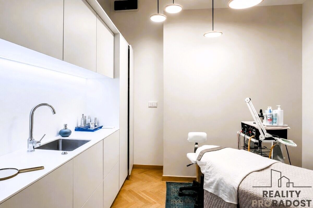 Obchodní prostory · 68 m² · Krkonošská, Praha Vinohrady - 3