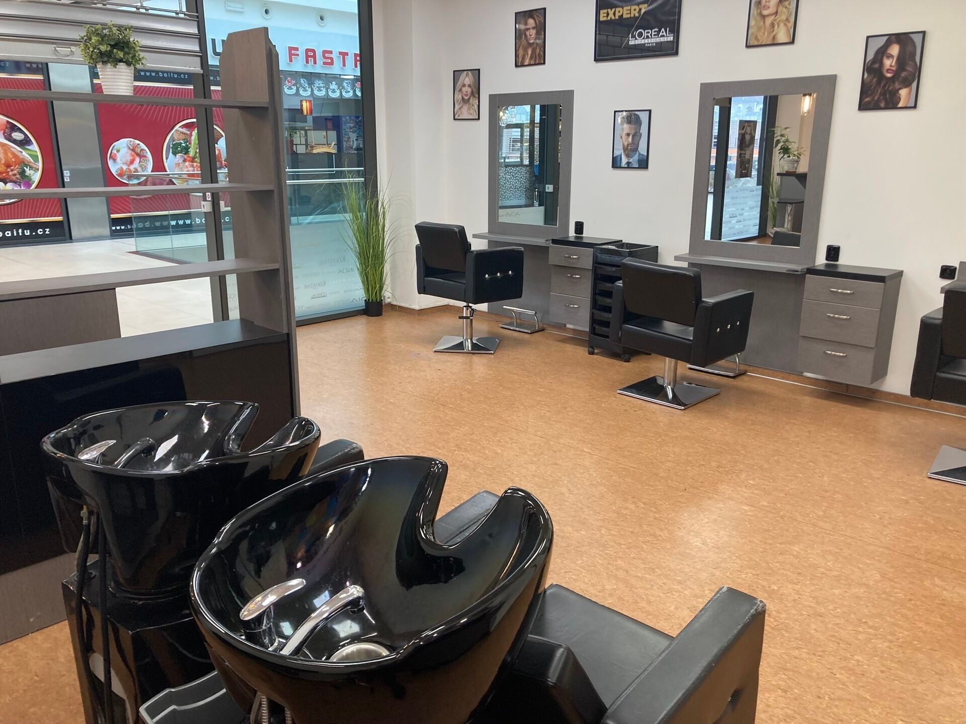 Obchodní prostory, náměstí Svobody, Teplice, 70 m²