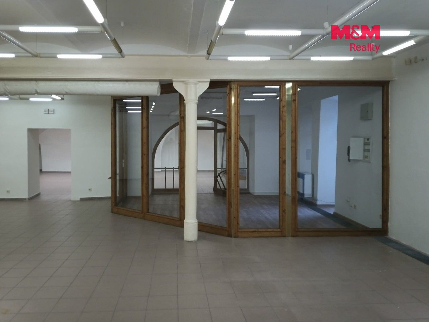 Obchodní prostory, náměstí Míru, Svitavy, 695 m² - 2