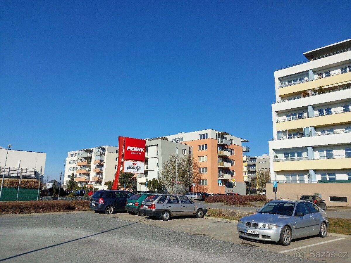 Garáže, Hradec Králové, 500 11