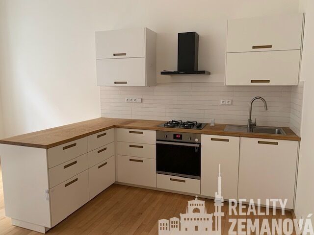 3+kk, Slezská, Praha, 73 m²