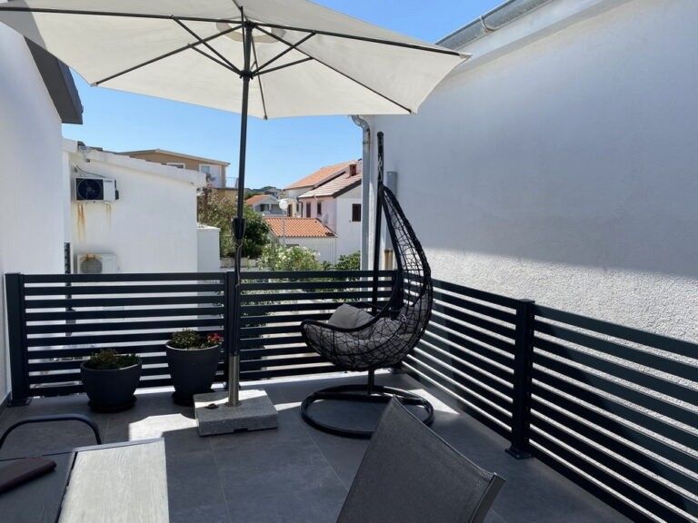 Prodej rodinný dům - 987 66, Zahraničí