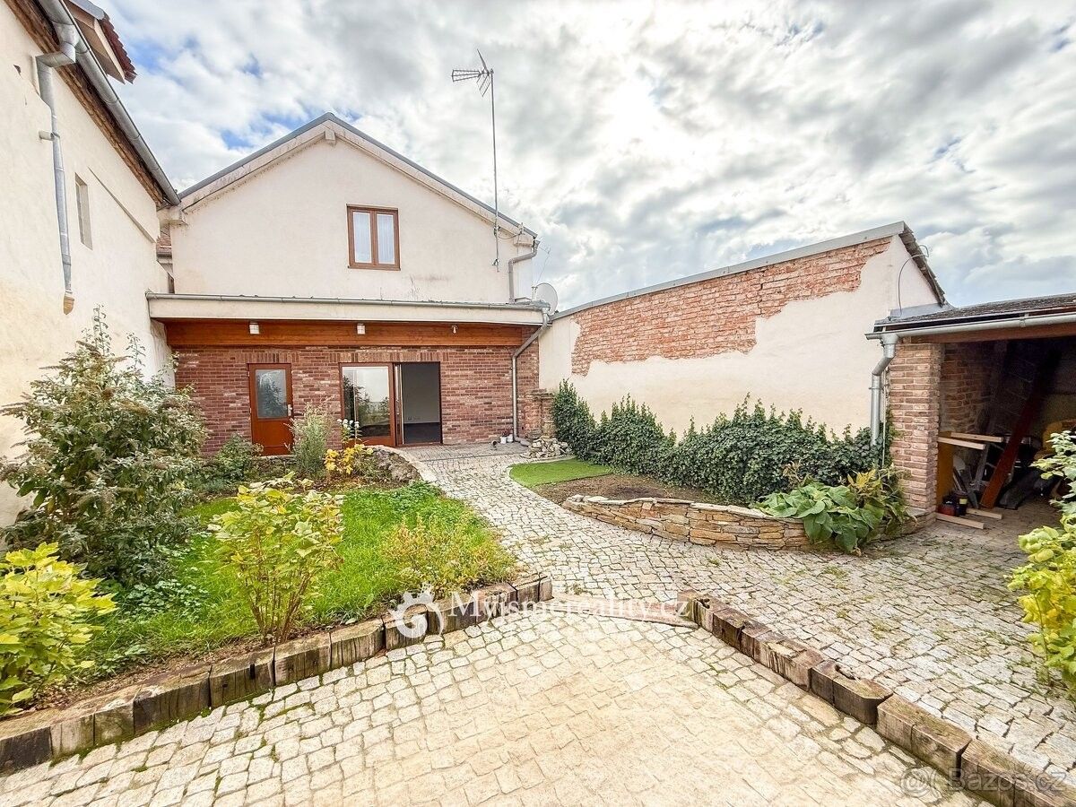 Prodej byt - Bezkov, 669 02