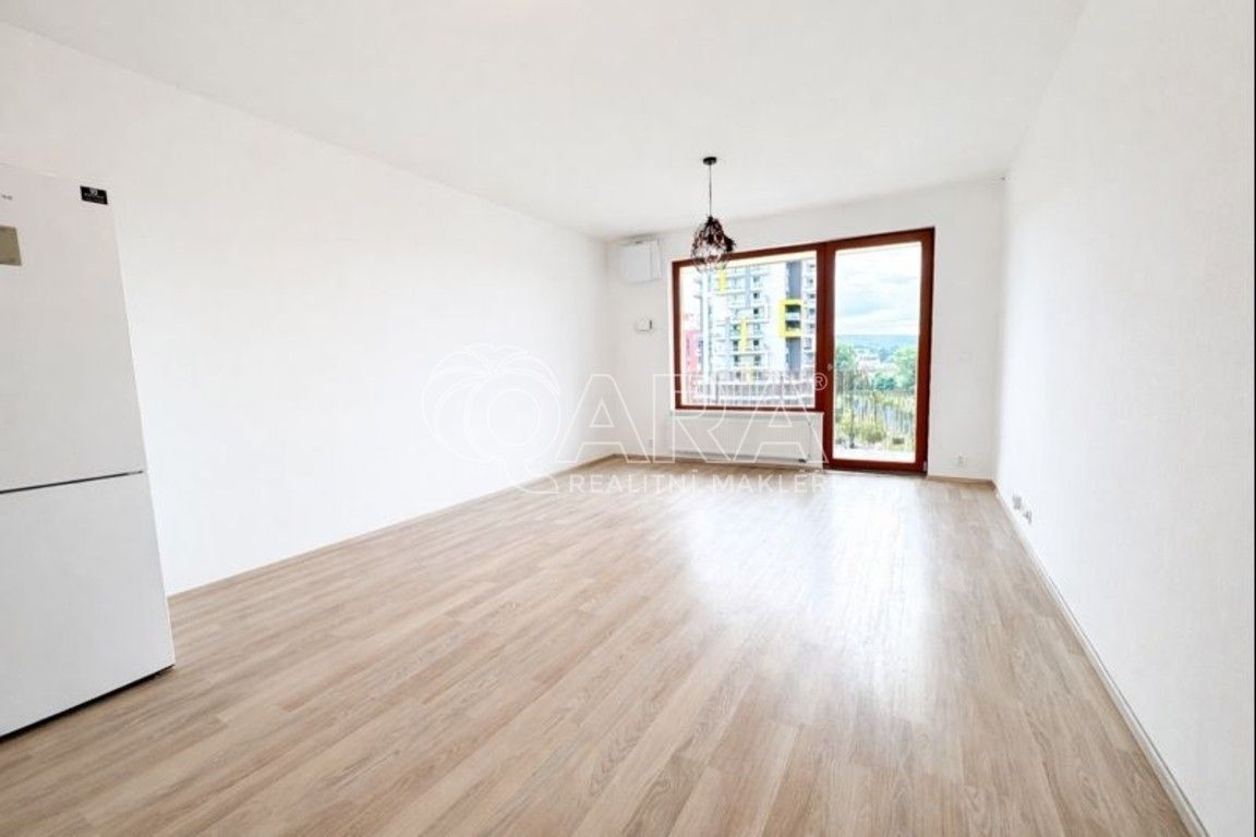 2+kk, K Vystrkovu, Praha, 70 m²