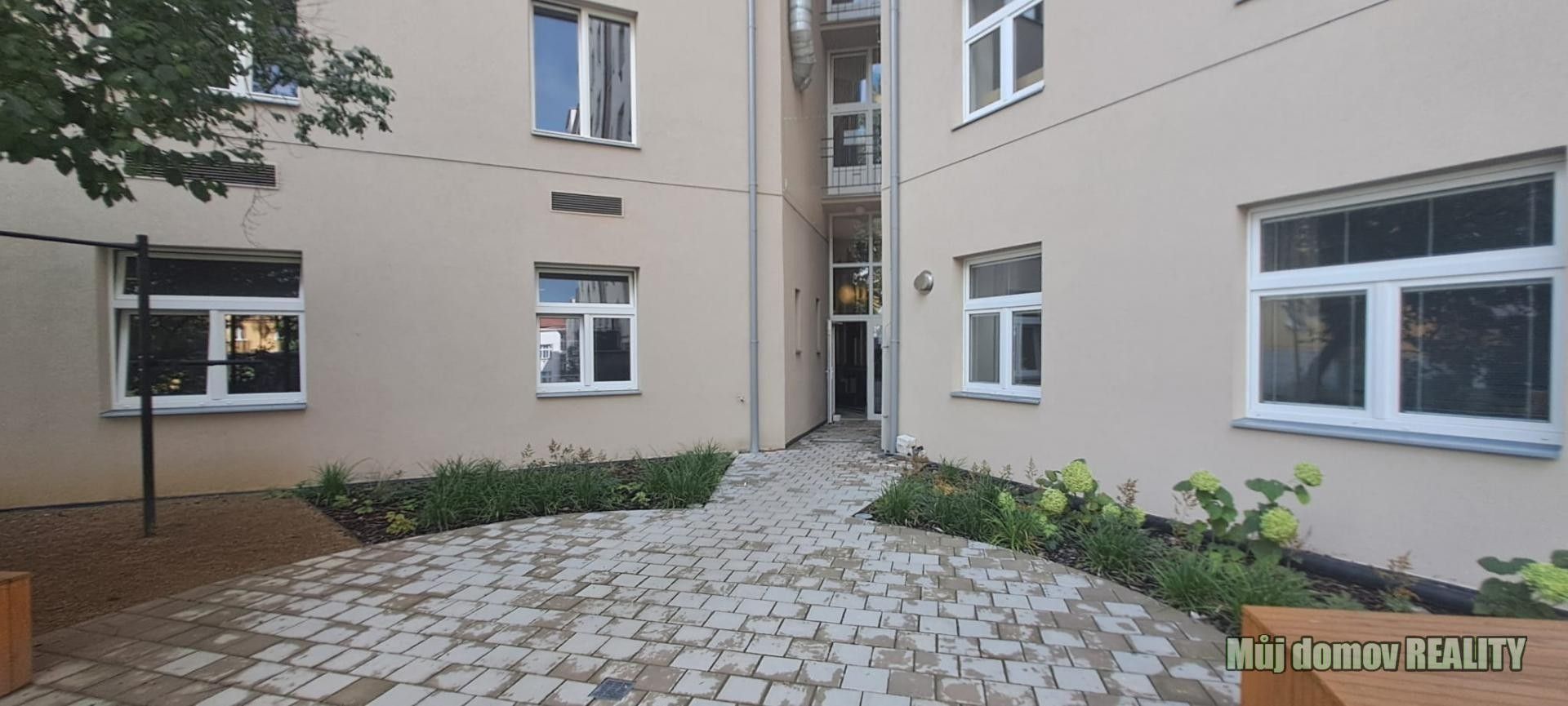 3+kk, Jeseniova, Praha, 65 m² - 1