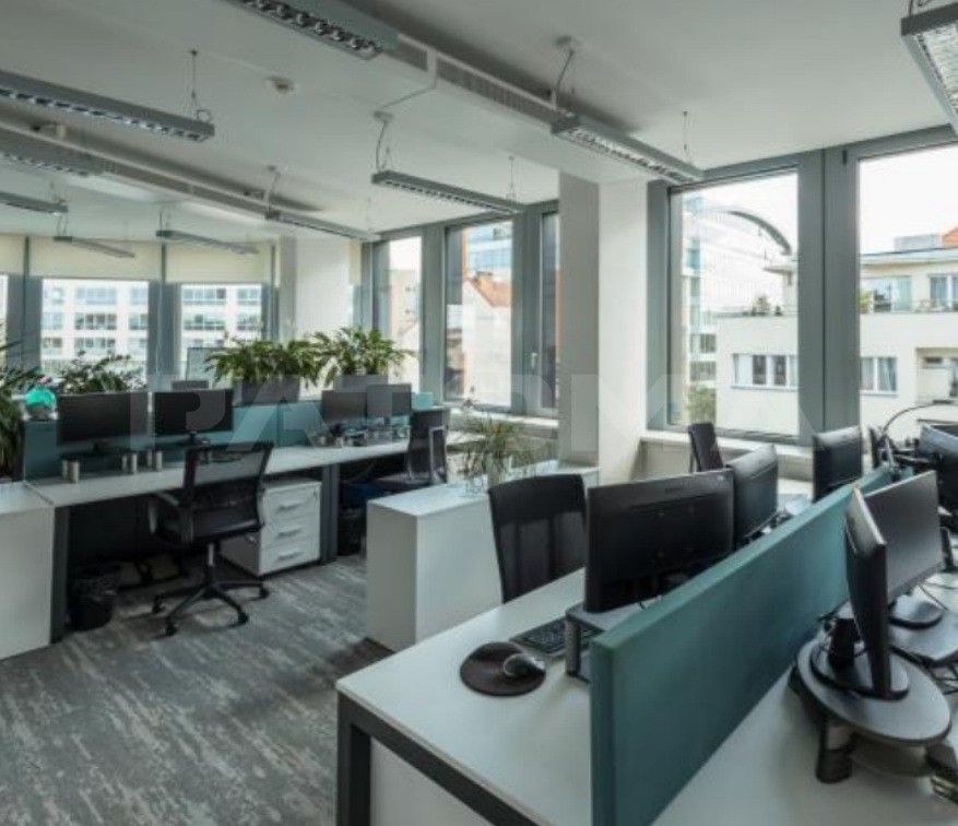 Kancelář · 648 m² · Lomnického, Praha - 4