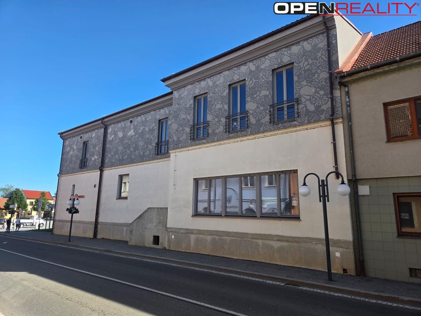 Komerční nemovitost, 1 080 m²