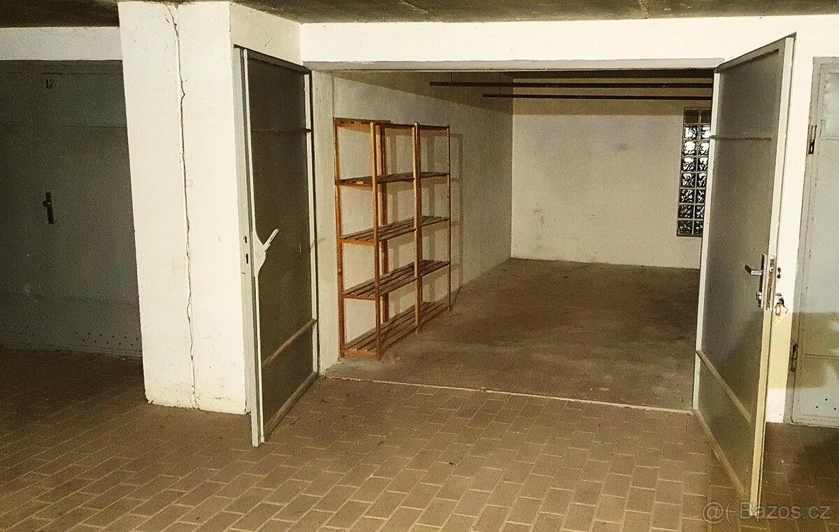 Garáže, Znojmo, 669 02
