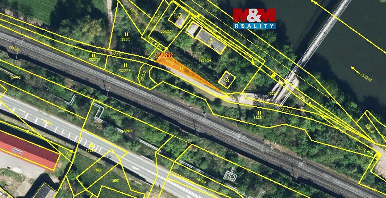 Louky, Chvaletice, okres Pardubice, Pardubický kraj - 1