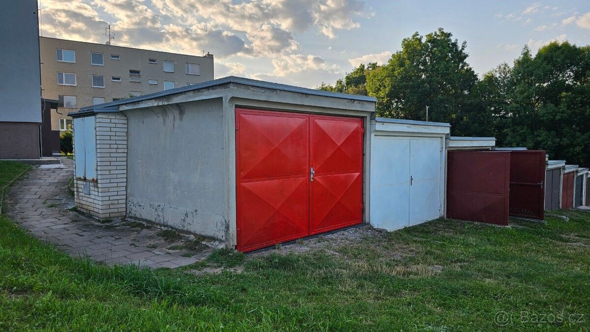 Garáže, Deštná, 679 61