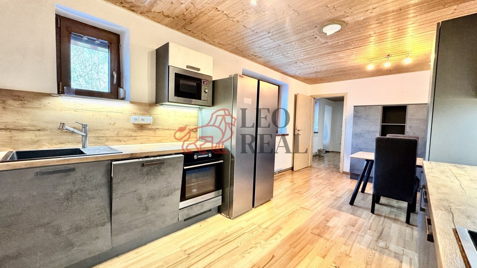 Prodej rodinný dům - Lopeník, 250 m²