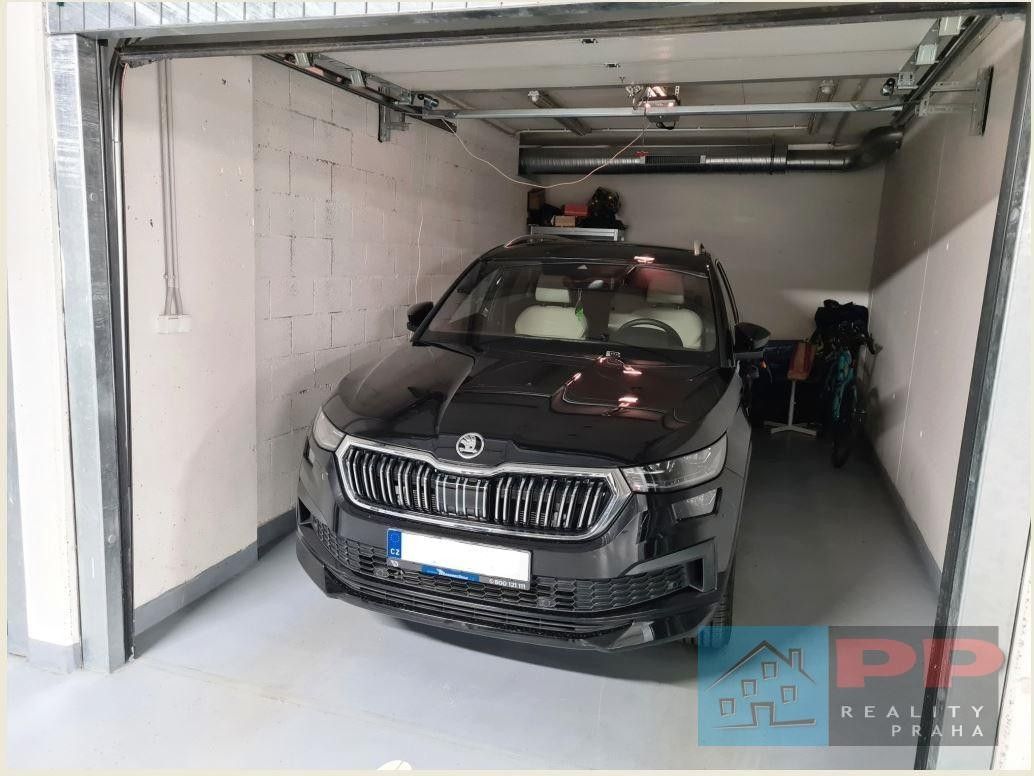 Pronájem garáž - Osadní, Praha, 18 m²