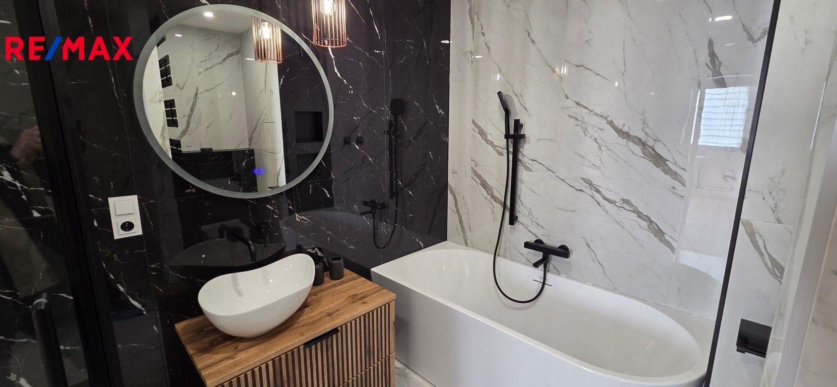 Pronájem byt 3+kk - Jílovská 1160, Praha, 68 m²