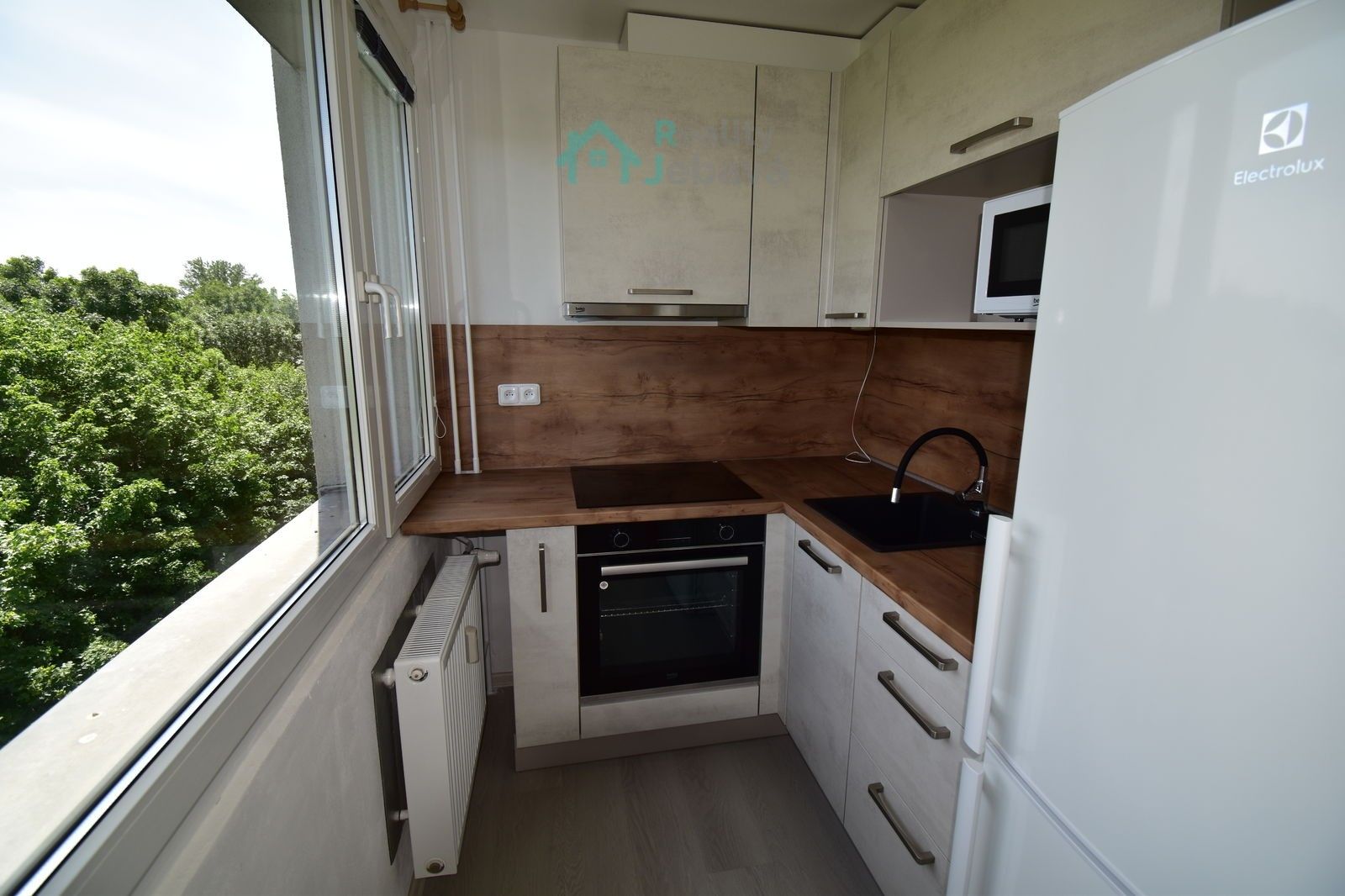 Pronájem byt 1+1 - Polní, Hradec Králové, 32 m²