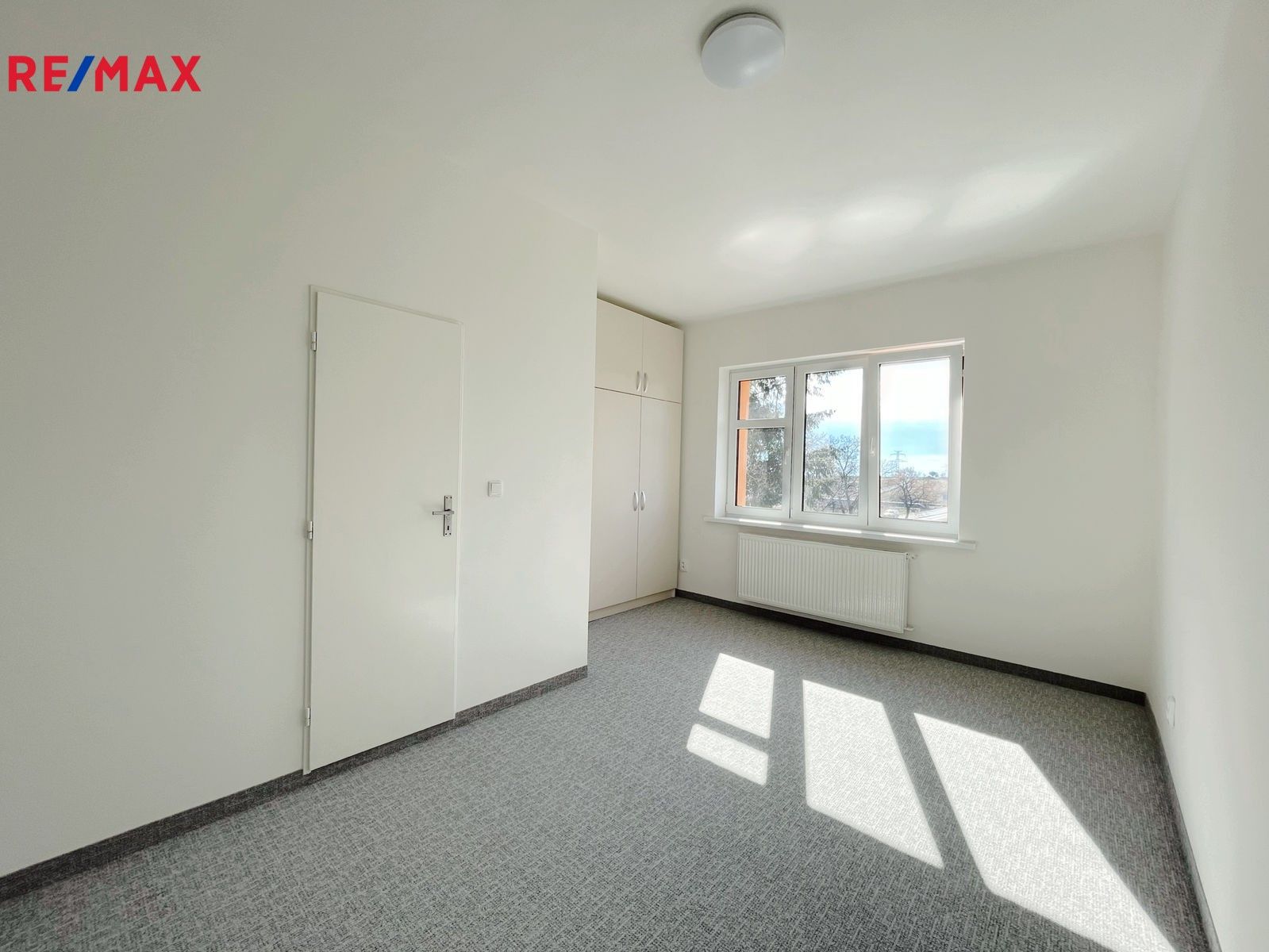 Kanceláře, Lety, 100 m²