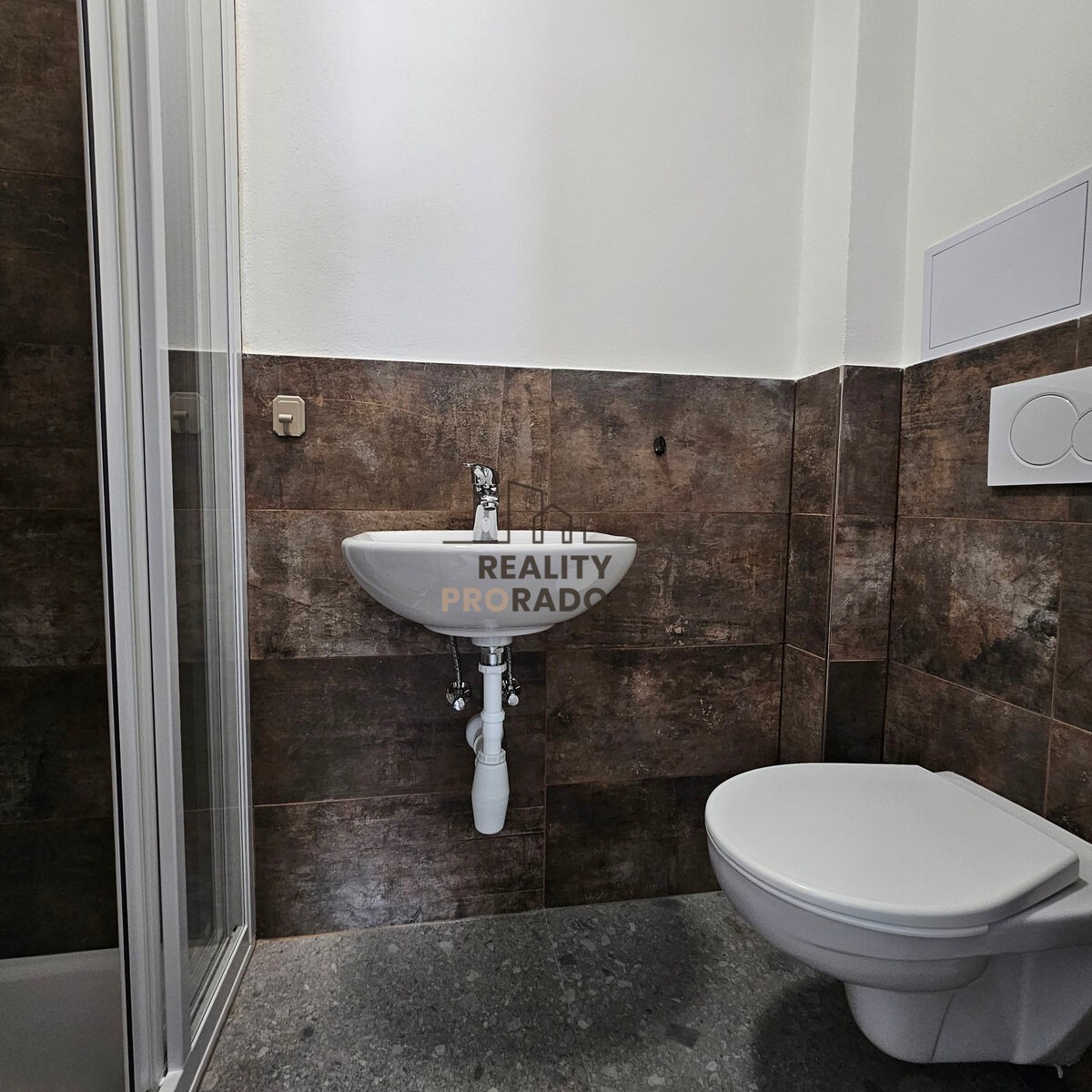 Pronájem komerční - Kolískova 3842, Hodonín, 33 m² - 5