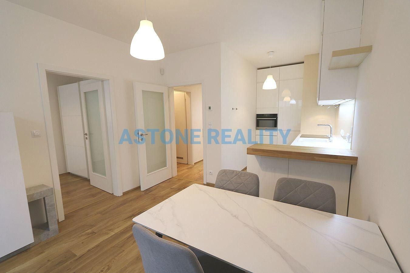 Pronájem byt 2+kk - Olšanská  , Praha, 51 m²