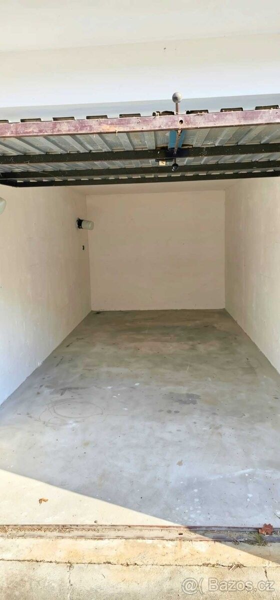Garáž · Staré Město u Uherského Hradiště, 686 03 - 3