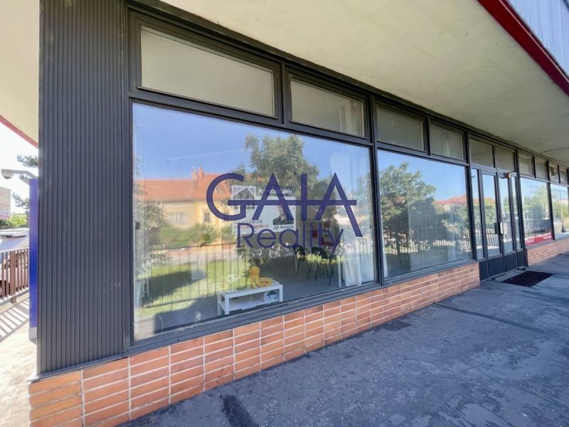 Obchodní prostory, 56 m²