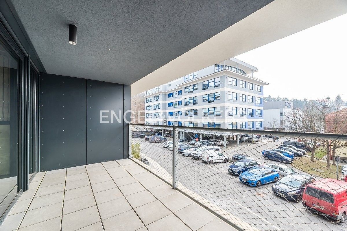 Pronájem byt 1+kk - Československého exilu, Praha, 35 m²