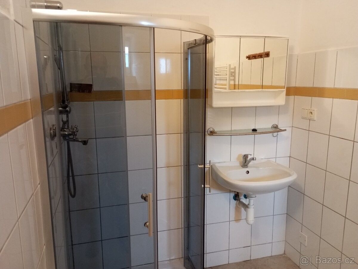 Pronájem byt - Velké Poříčí, 549 32