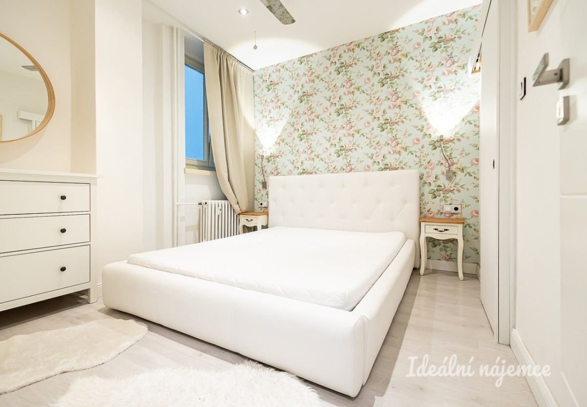 Pronájem byt 2+kk - Opletalova, Praha, 42 m²