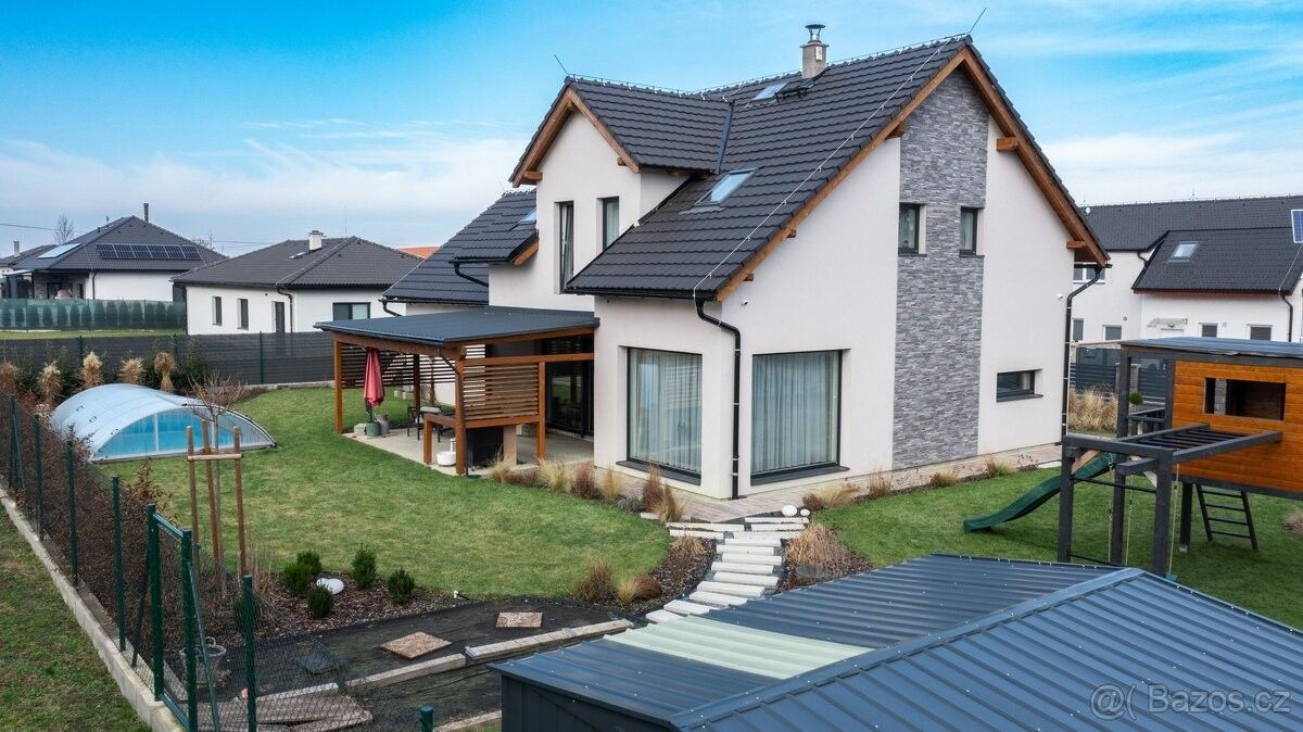 Rodinné domy, Kostelec nad Labem, 277 13