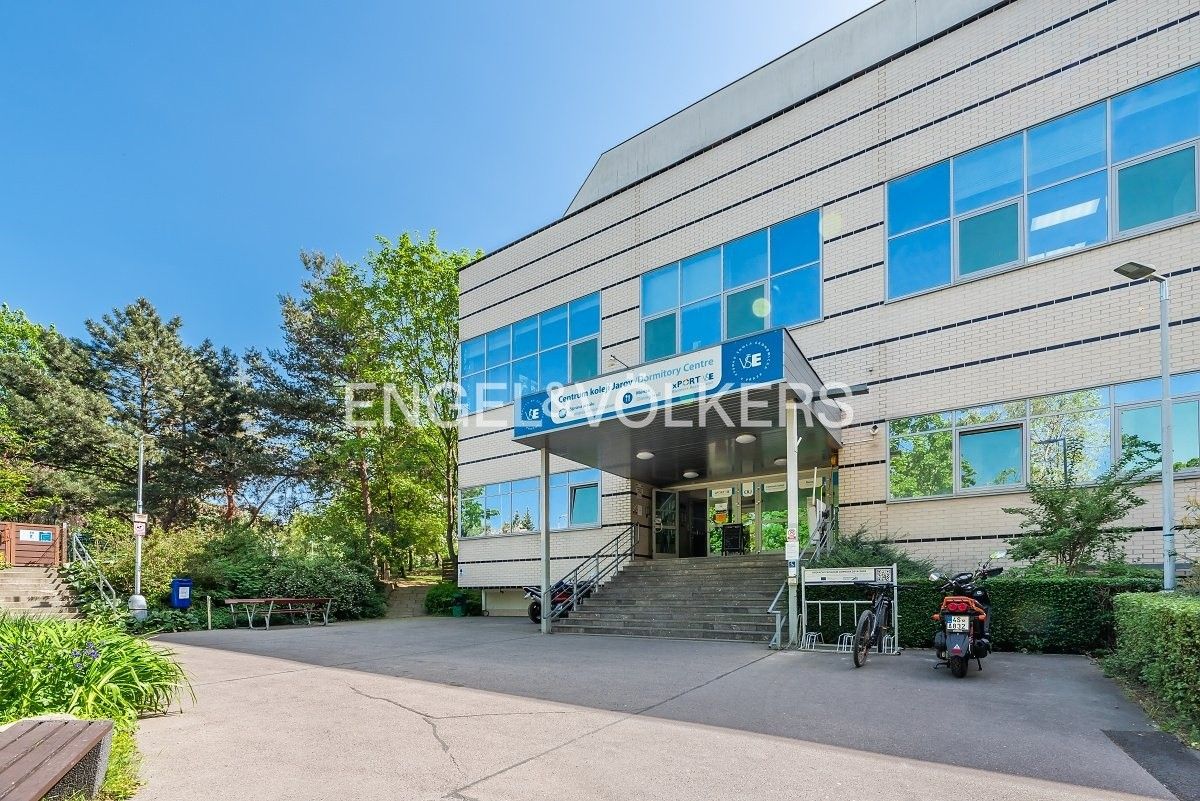 Pronájem kancelář - Jeseniova, Praha, 29 m²