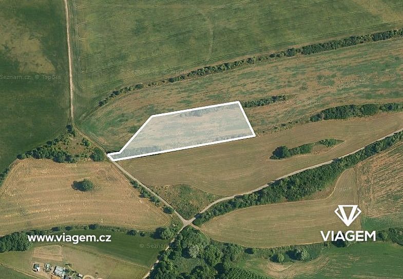 Zemědělský pozemek, 1 403 m²
