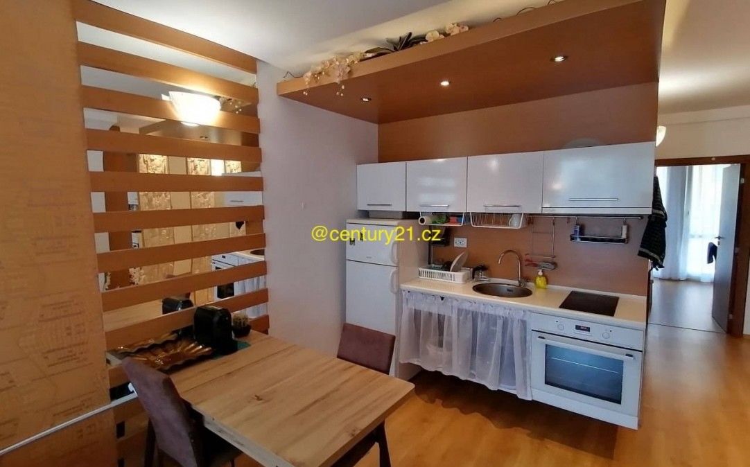 Byty, 987 66, Zahraničí