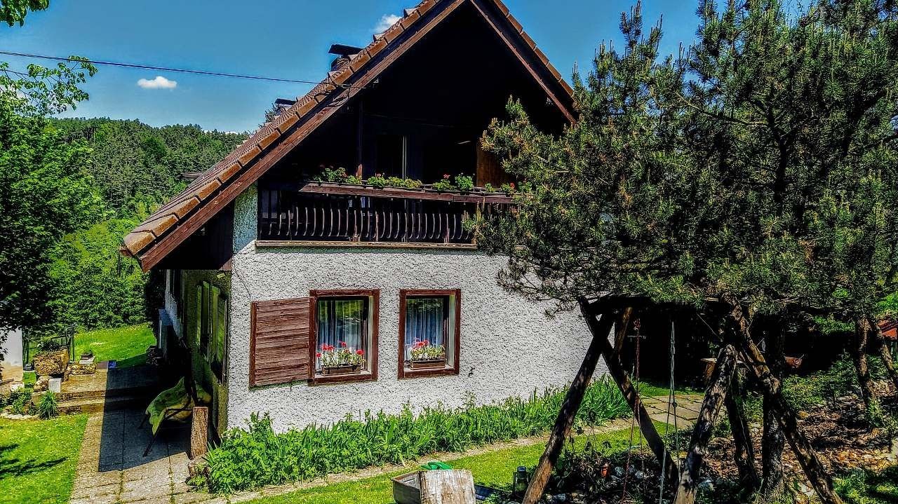 Chaty, Bílá - Hradčany u Českého Dubu, Liberecký kraj - 1