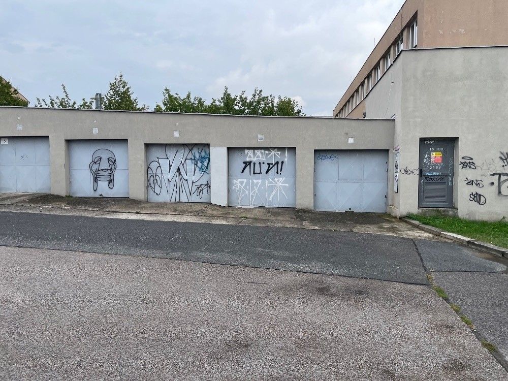 Garáže, Praha, 100 00