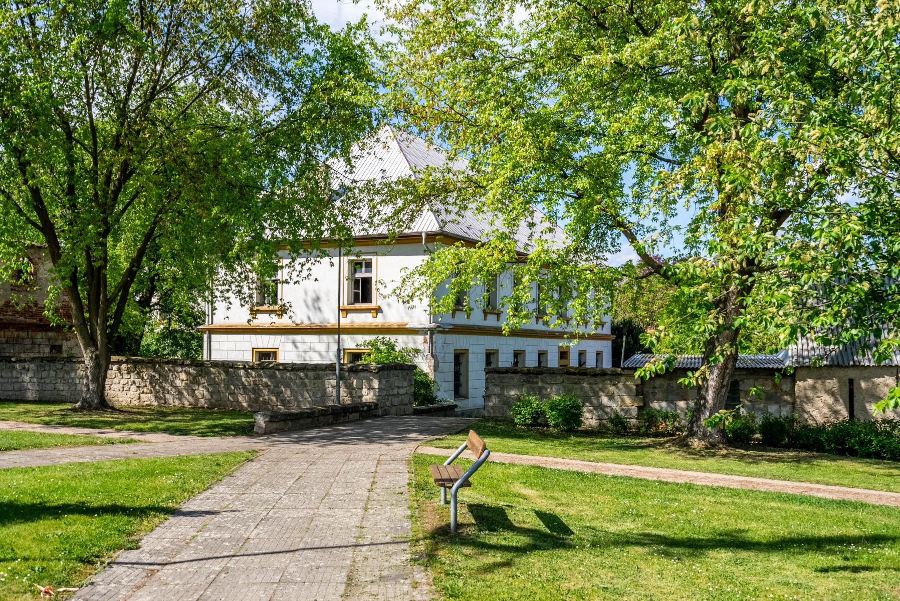 Prodej činžovní dům - Velké Všelisy, 3 000 m² - 2