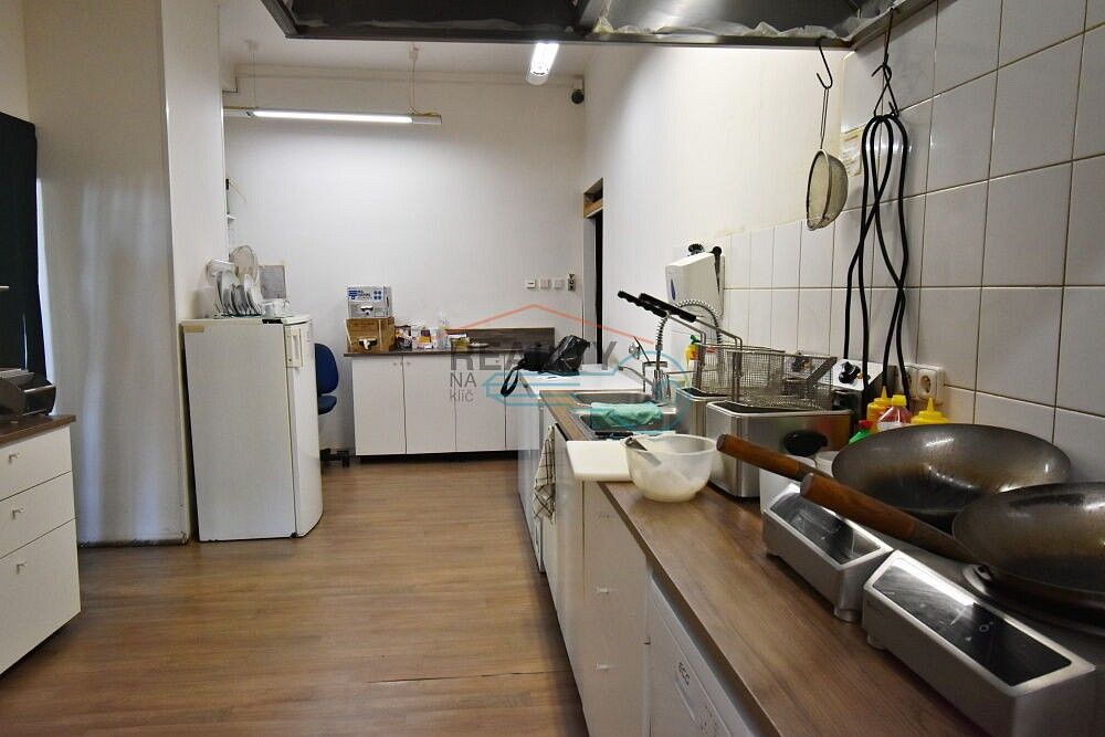 Obchodní prostory · 80 m² · Praha - Kunratice, okres Praha 4, Hlavní město Praha - 3