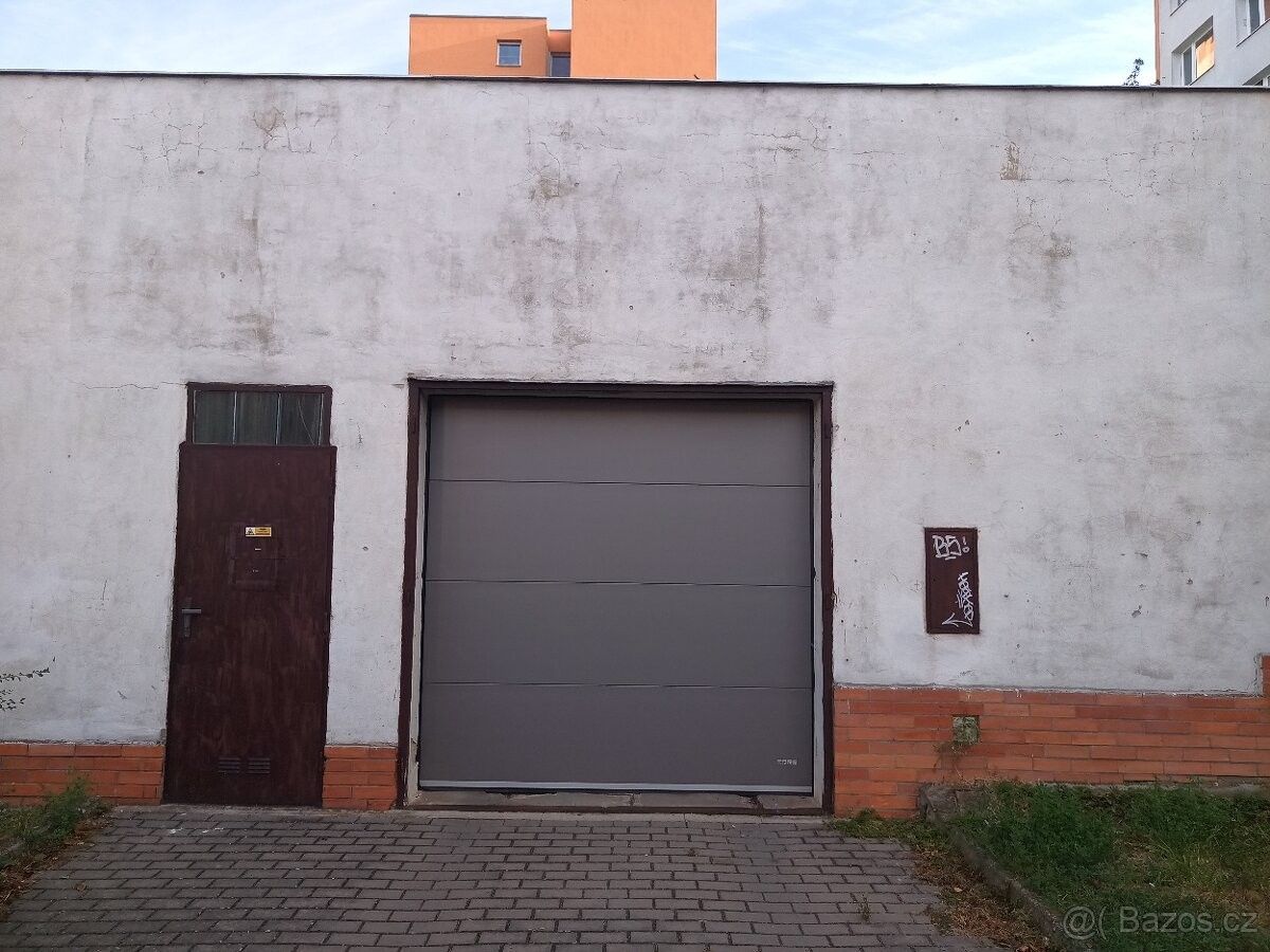 Garáže, Zlín, 760 05