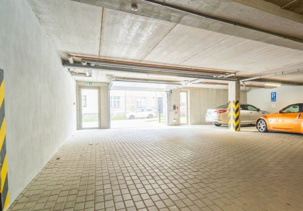 Garáže, Praha, 190 00