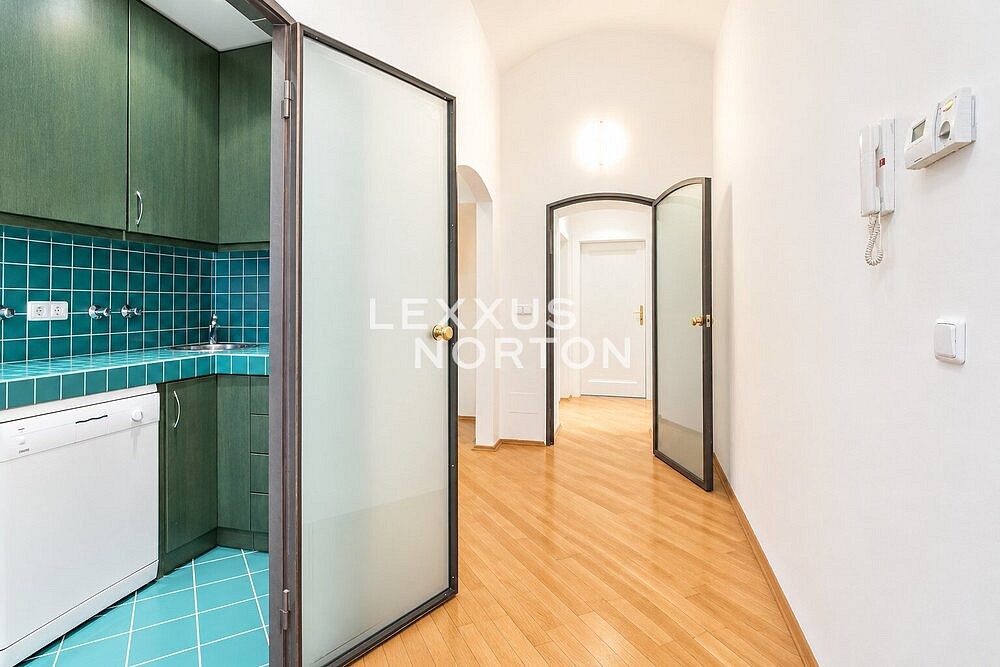 Byt 4+1 · 100 m² · Odborů, Praha 2 - Nové Město - 3